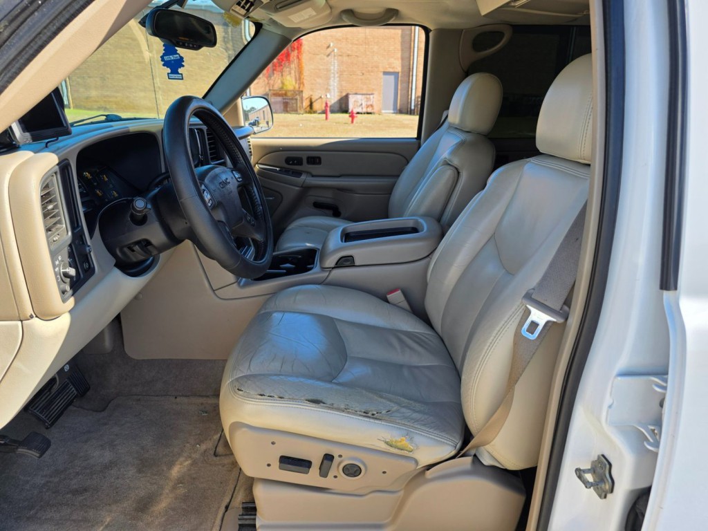 2005 GMC Yukon Image 15