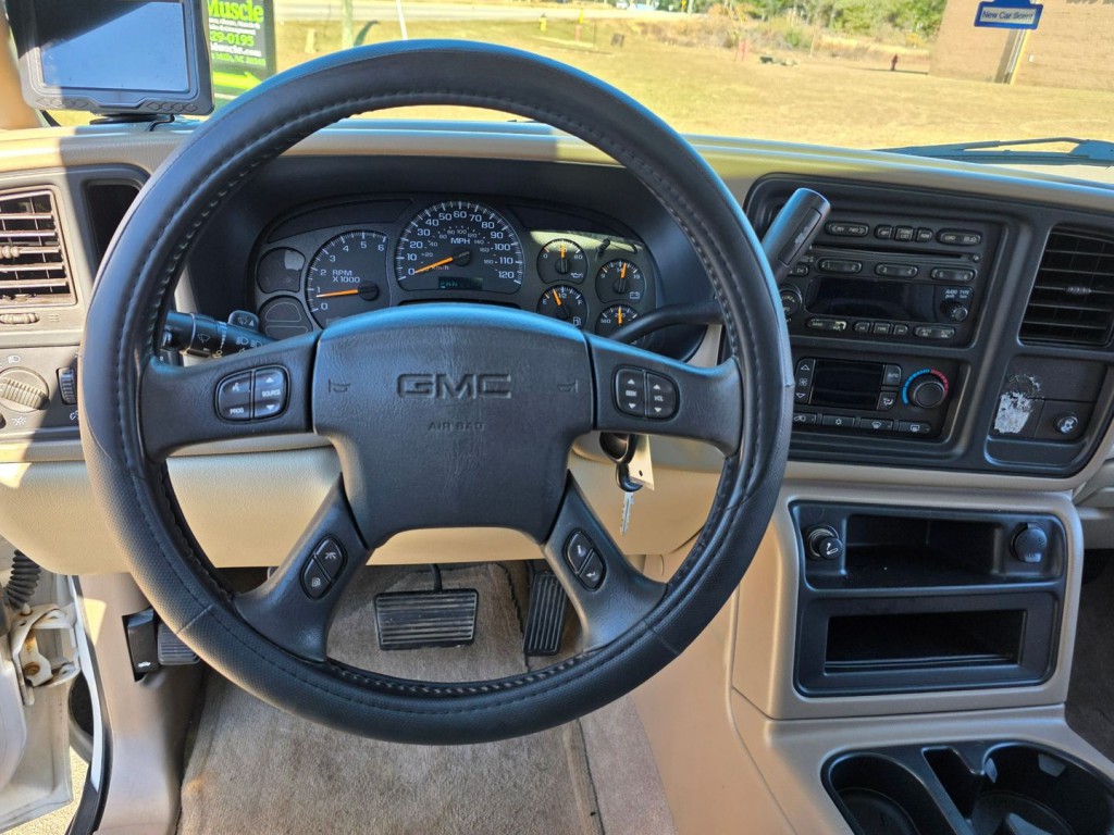 2005 GMC Yukon Image 17