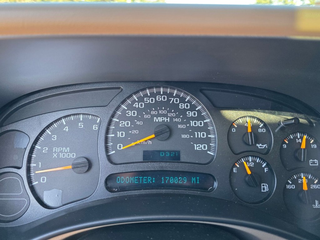 2005 GMC Yukon Image 19