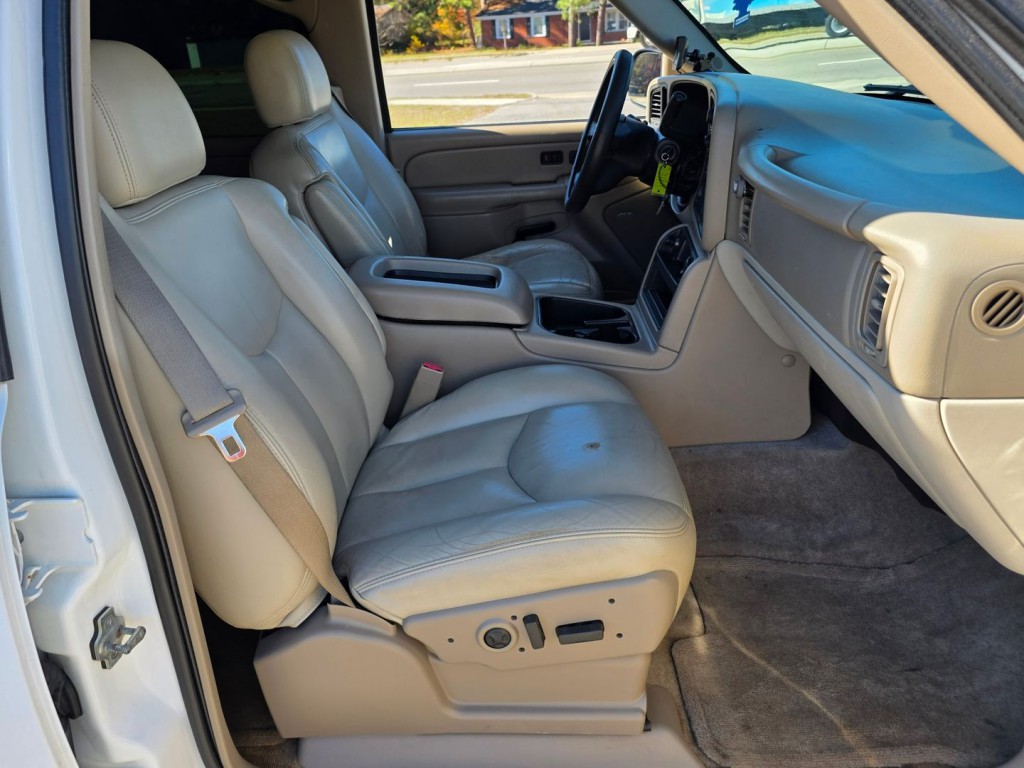 2005 GMC Yukon Image 33