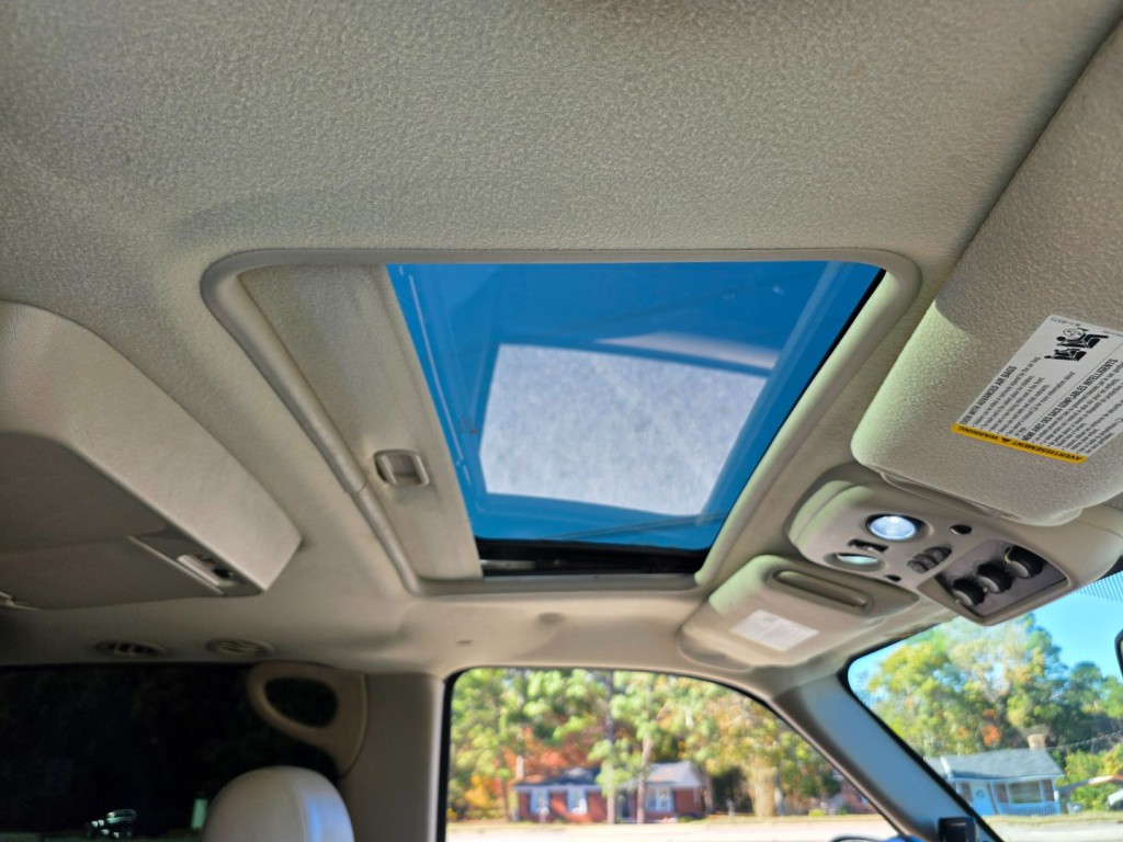 2005 GMC Yukon Image 36