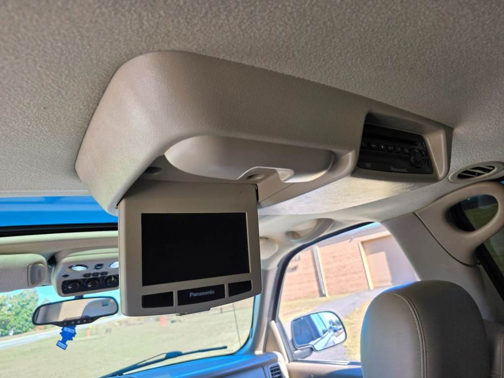 2005 GMC Yukon Image 38