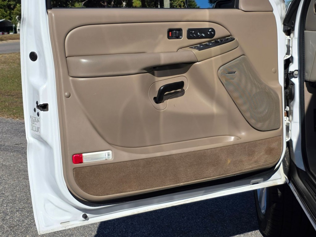 2005 GMC Yukon Image 39