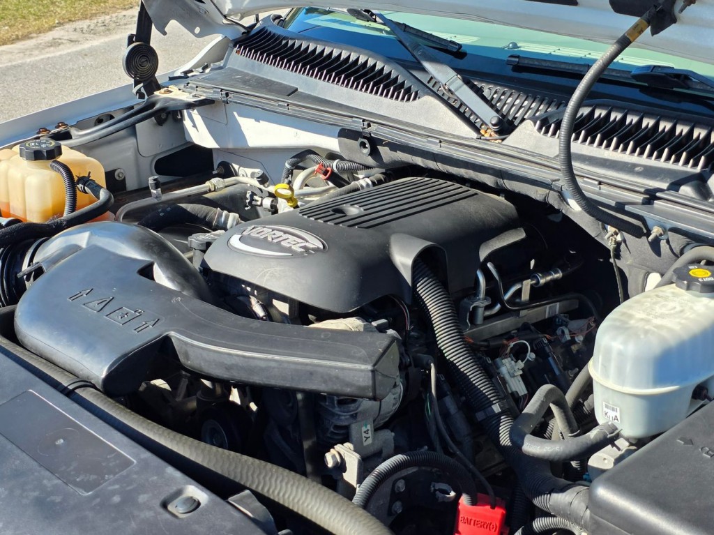 2005 GMC Yukon Image 45