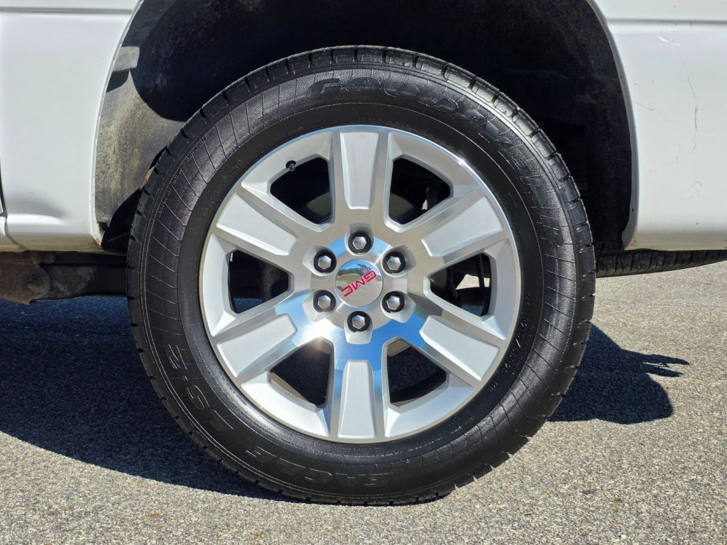 2005 GMC Yukon Image 54