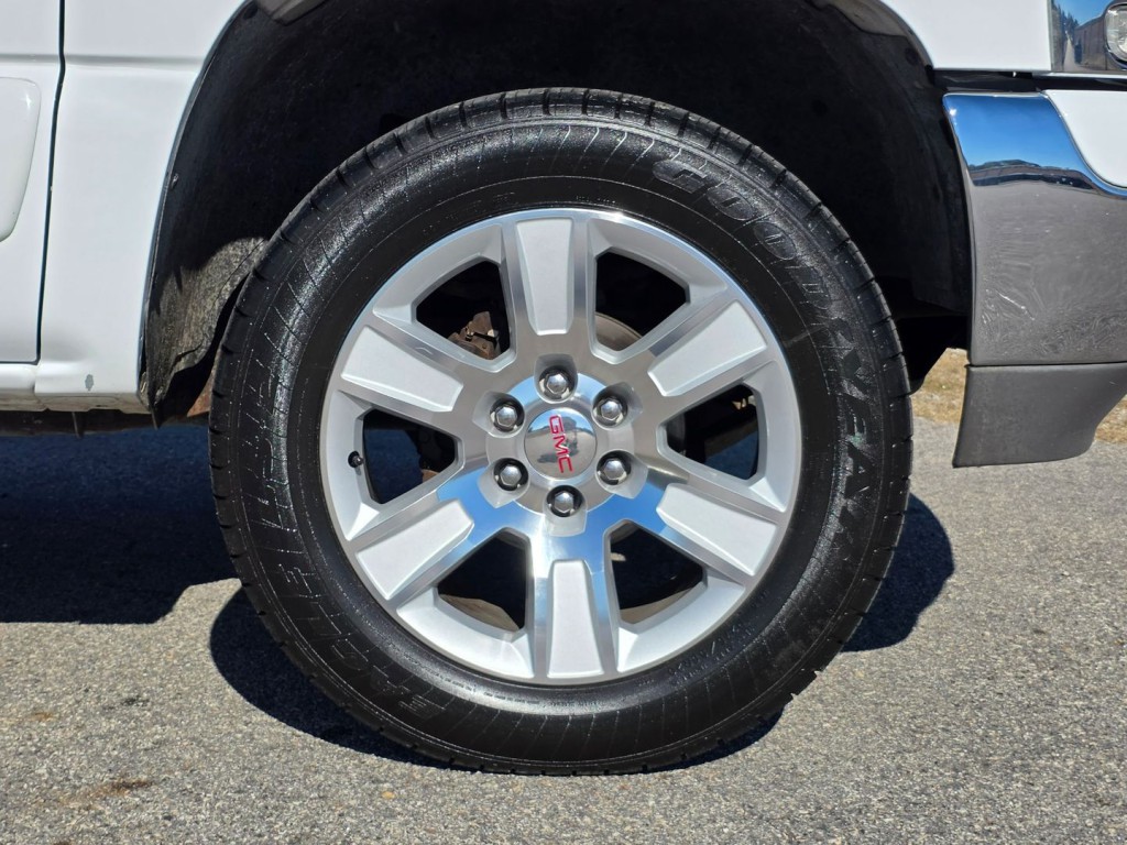 2005 GMC Yukon Image 56