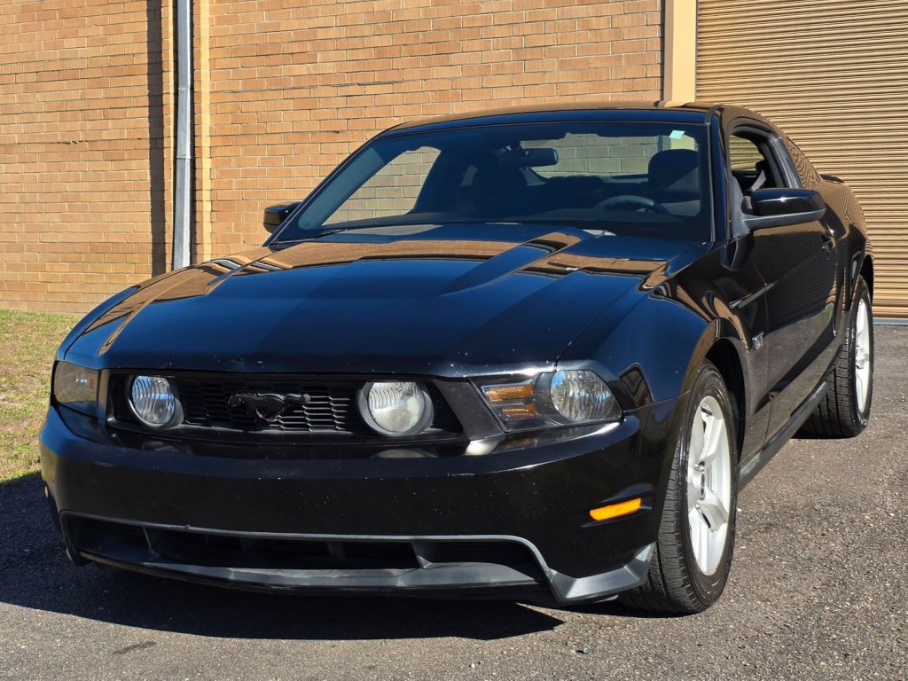 2010 Ford Mustang Image 2