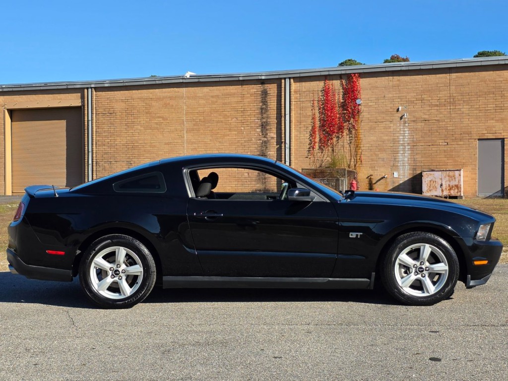 2010 Ford Mustang Image 6