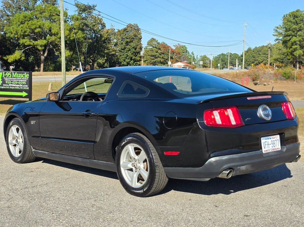 2010 Ford Mustang Image 11
