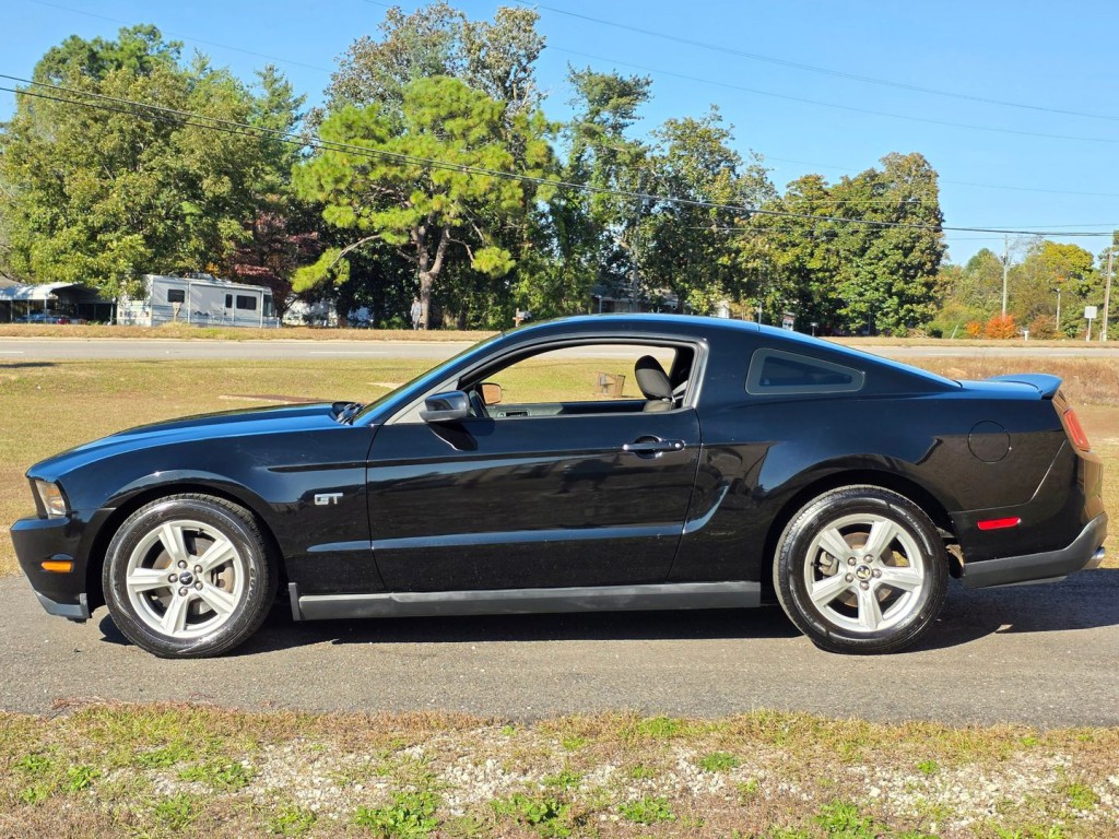 2010 Ford Mustang Image 12