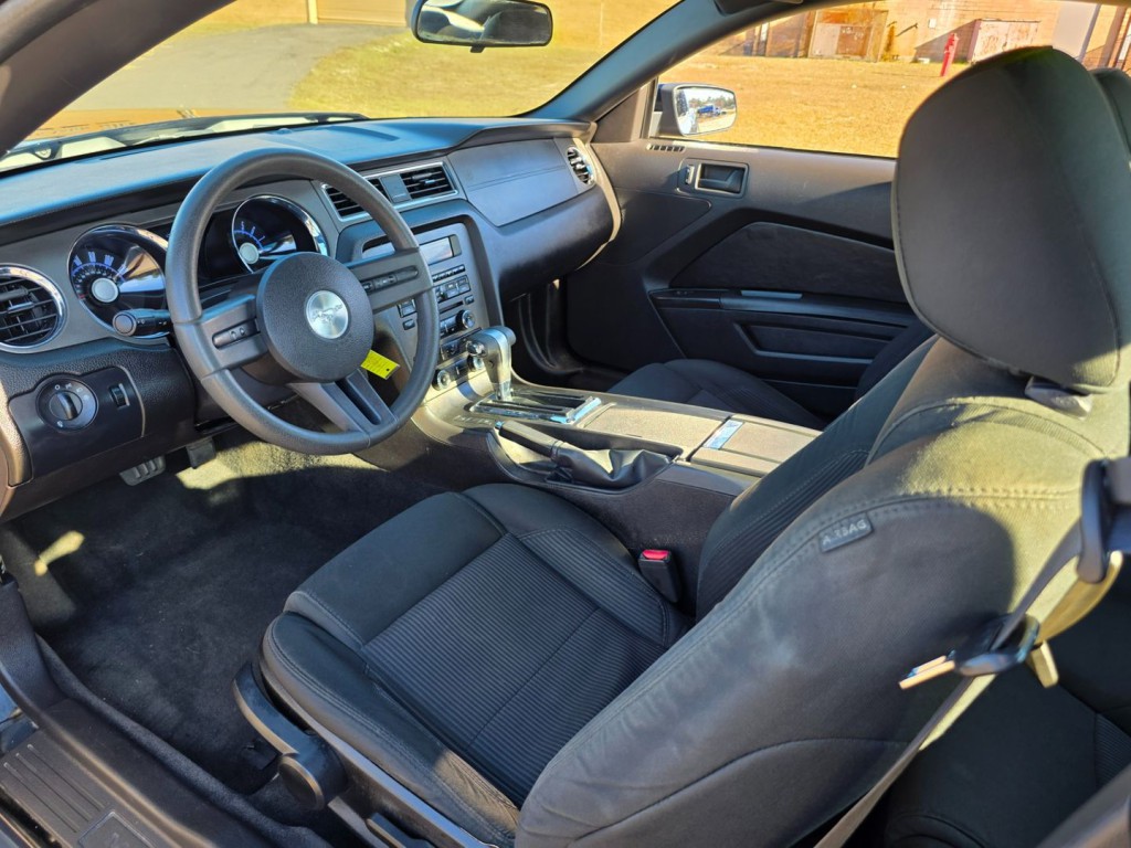 2010 Ford Mustang Image 16