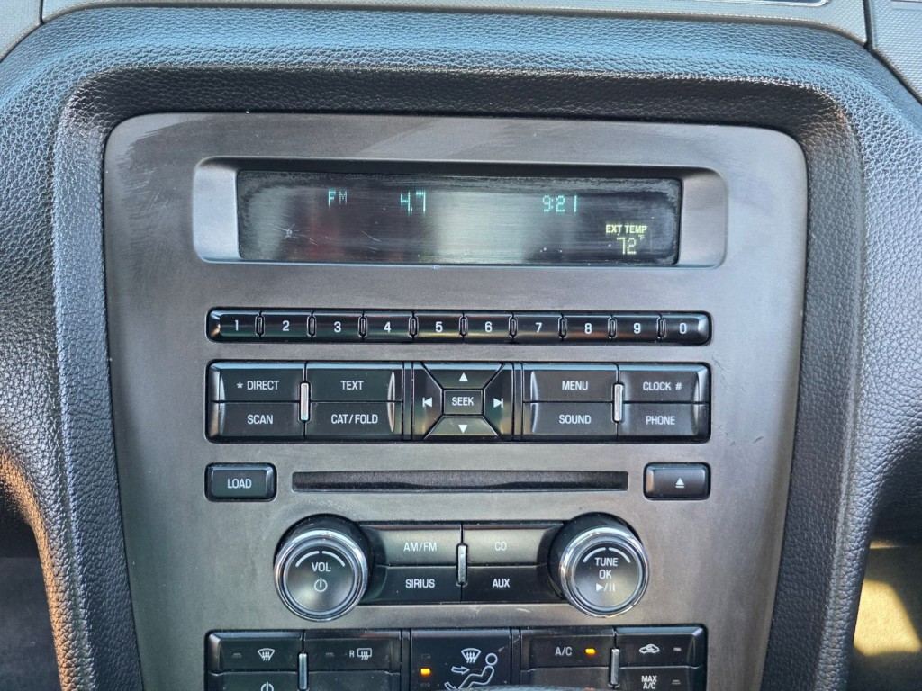 2010 Ford Mustang Image 20