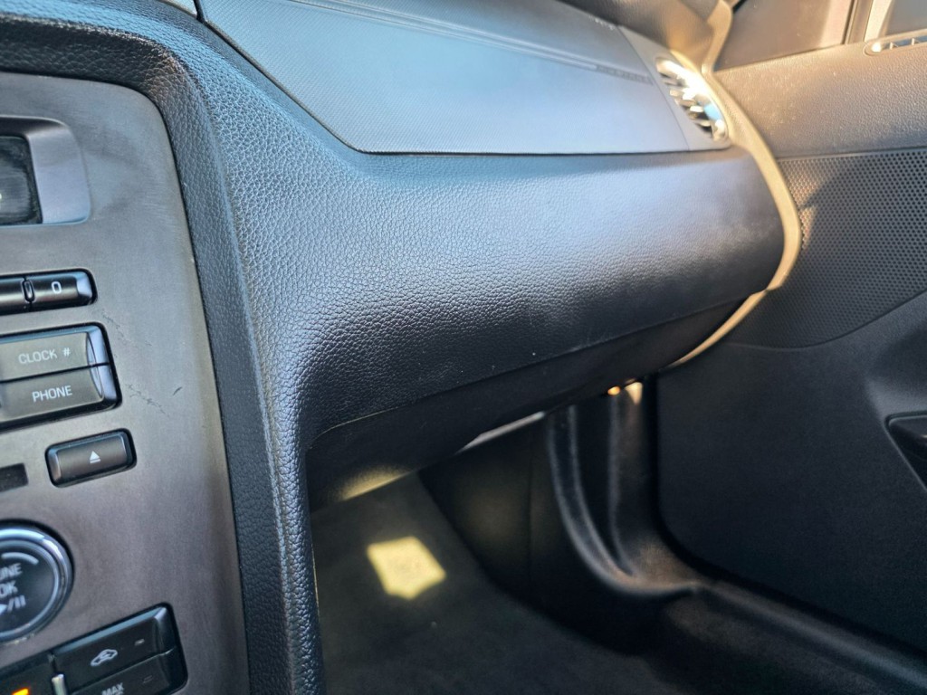 2010 Ford Mustang Image 22