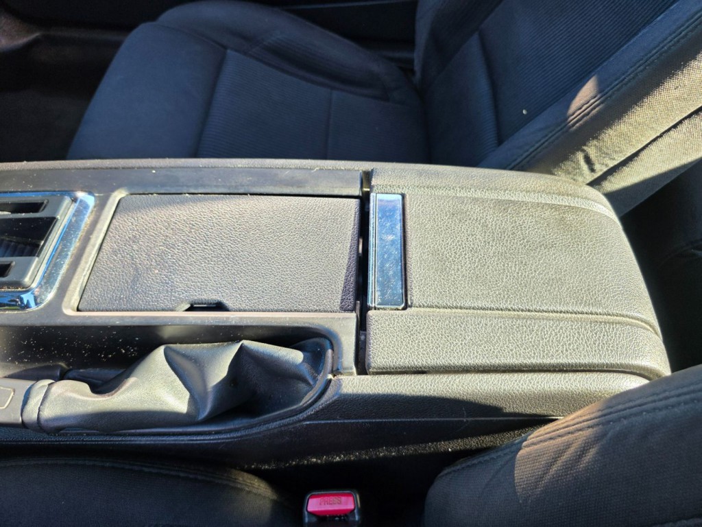 2010 Ford Mustang Image 24