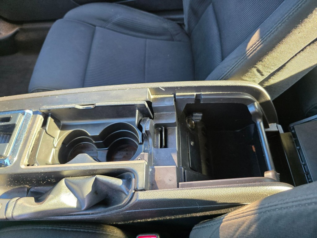 2010 Ford Mustang Image 25