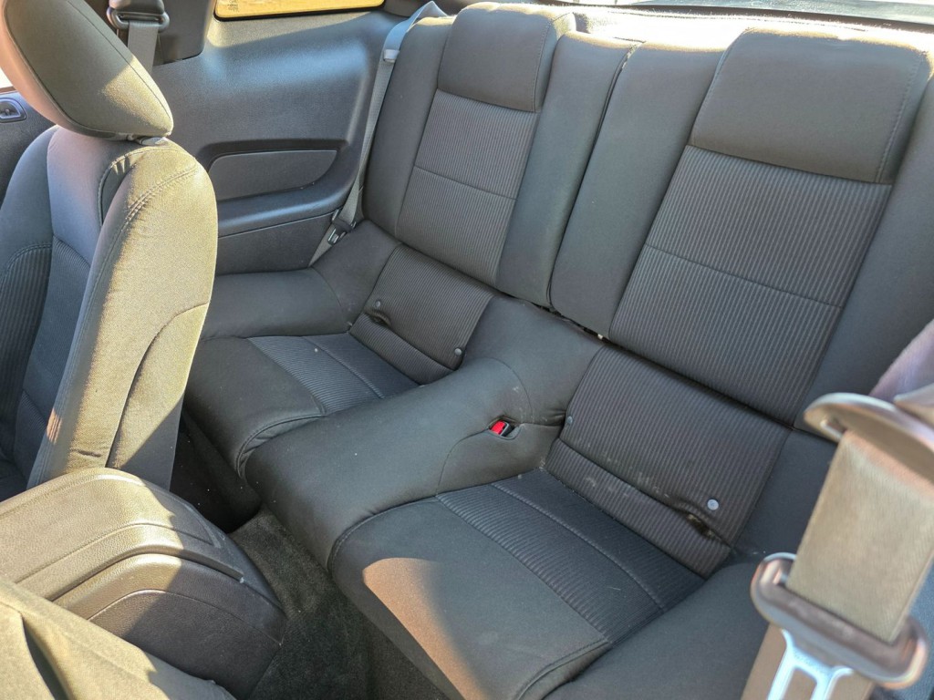 2010 Ford Mustang Image 27