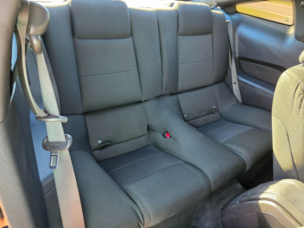 2010 Ford Mustang Image 28