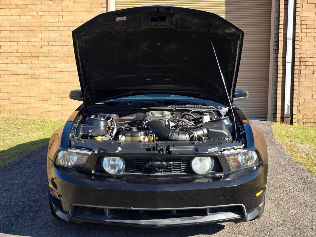 2010 Ford Mustang Image 38