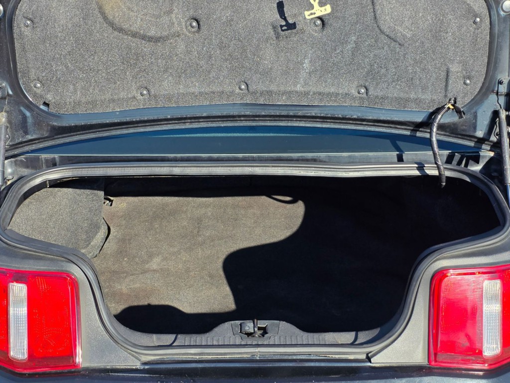 2010 Ford Mustang Image 45