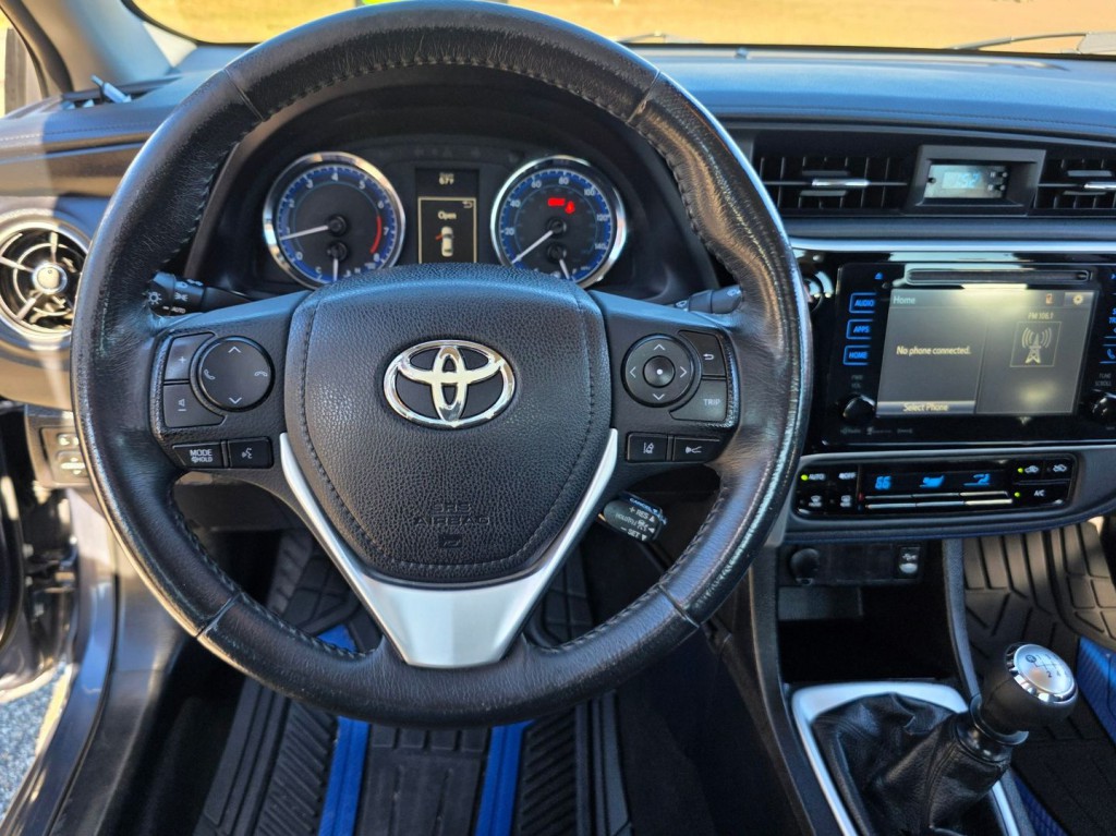 2017 Toyota Corolla Image 17