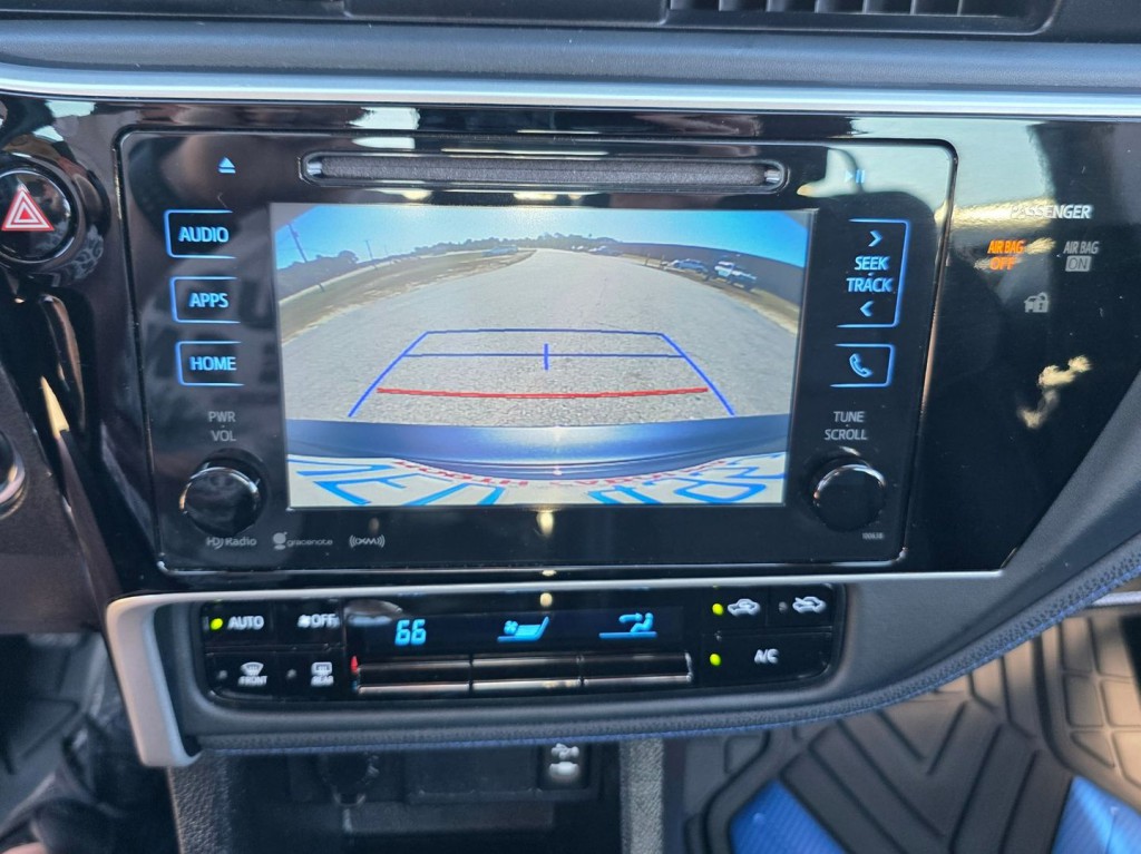 2017 Toyota Corolla Image 21