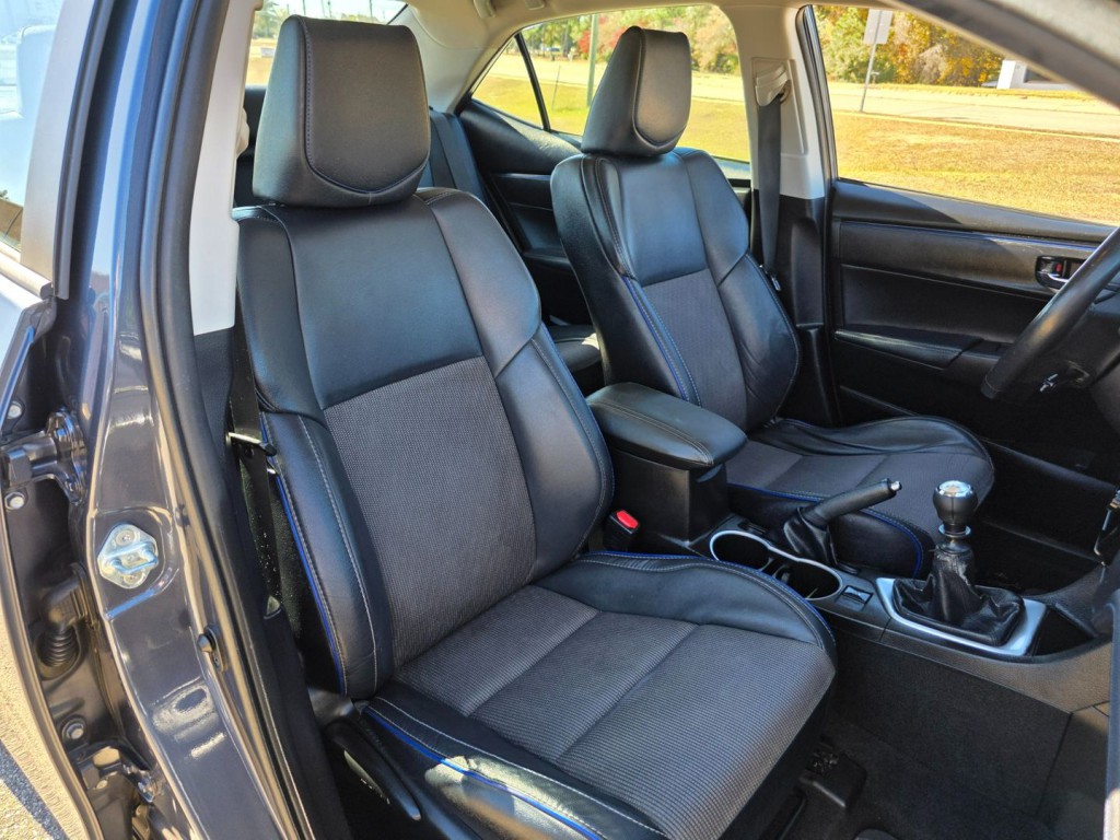 2017 Toyota Corolla Image 29