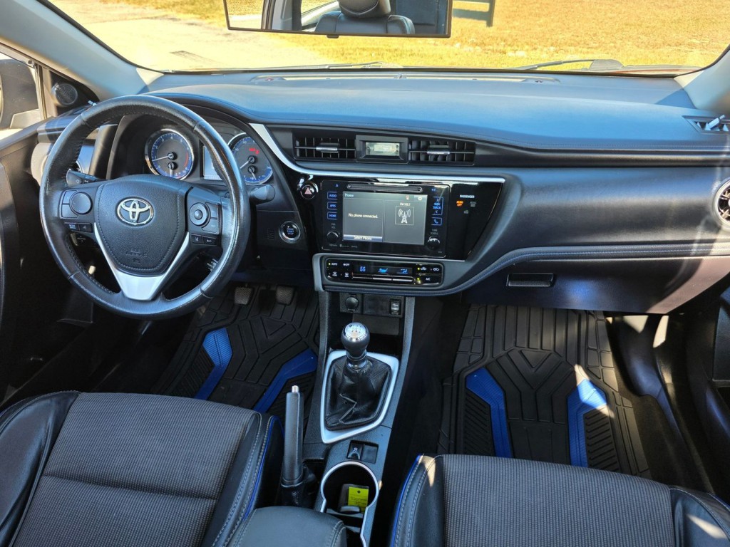 2017 Toyota Corolla Image 32