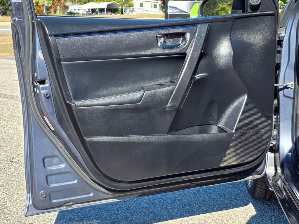 2017 Toyota Corolla Image 35