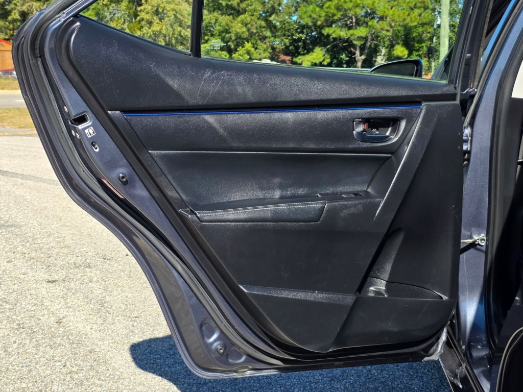 2017 Toyota Corolla Image 37