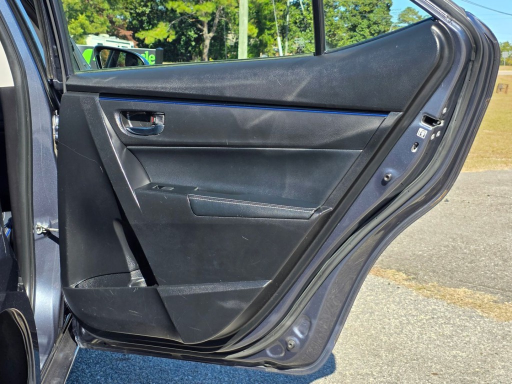 2017 Toyota Corolla Image 38