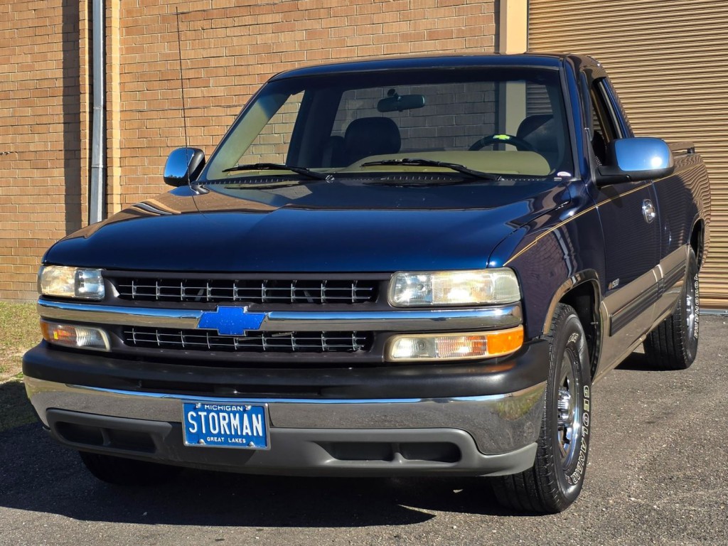 1999 Chevrolet Silverado 1500 Image 2