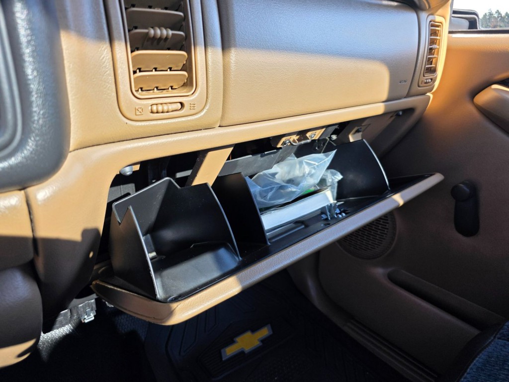 1999 Chevrolet Silverado 1500 Image 24