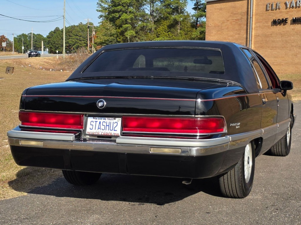 1992 Buick Roadmaster Image 8