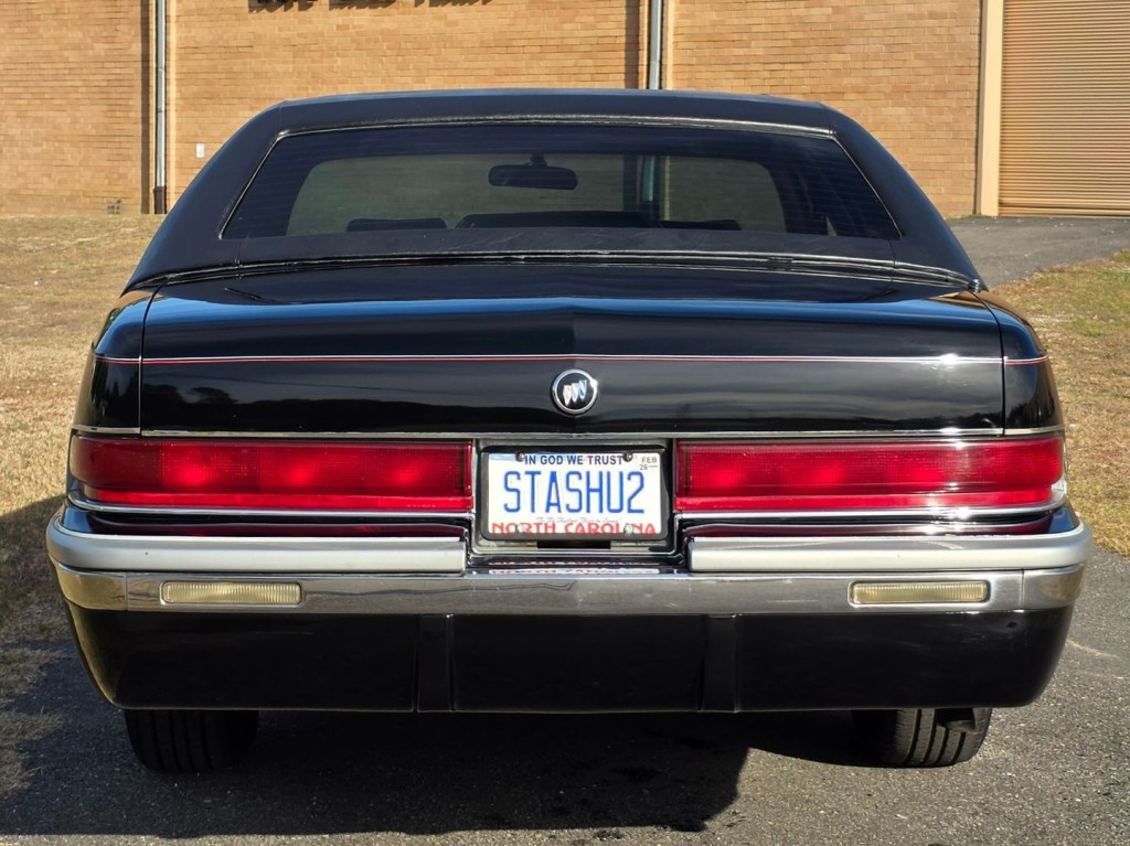 1992 Buick Roadmaster Image 9