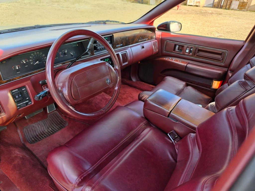 1992 Buick Roadmaster Image 16