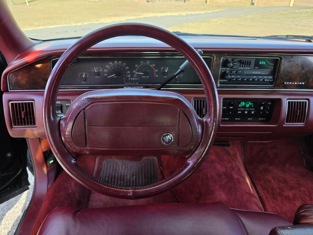 1992 Buick Roadmaster Image 17