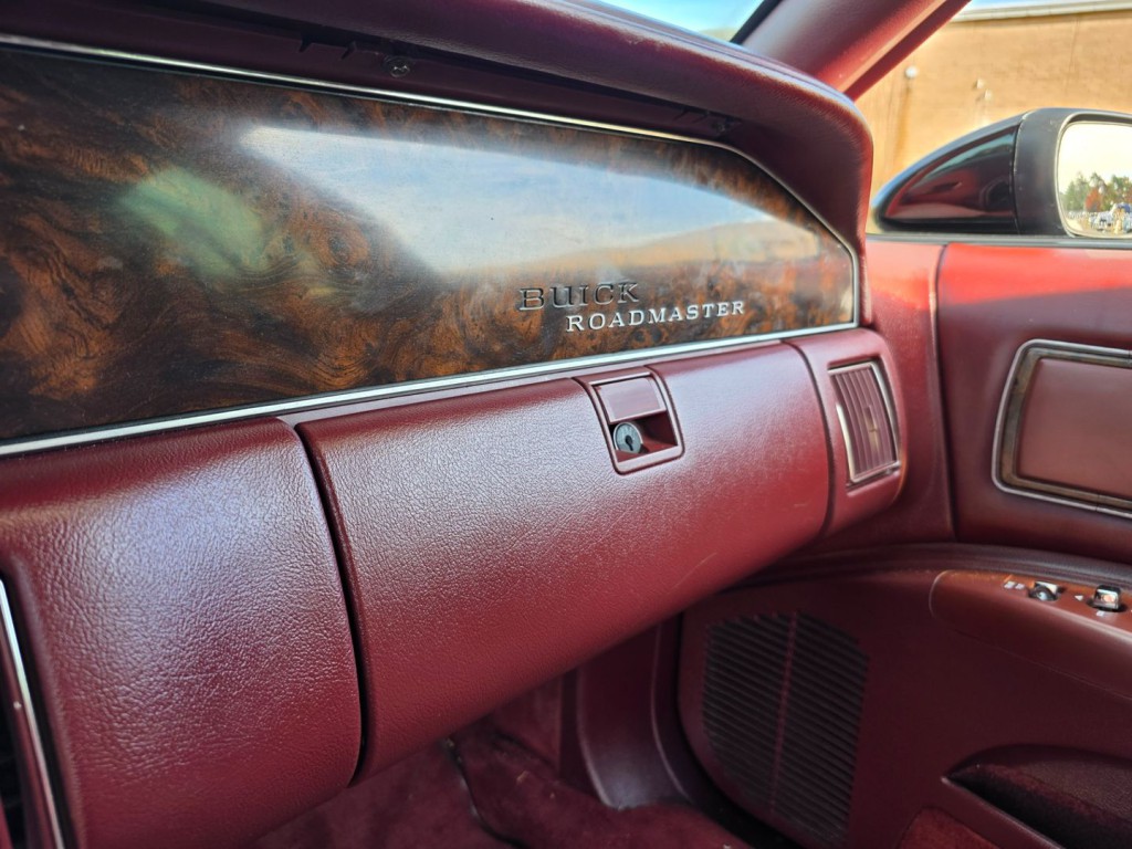 1992 Buick Roadmaster Image 23