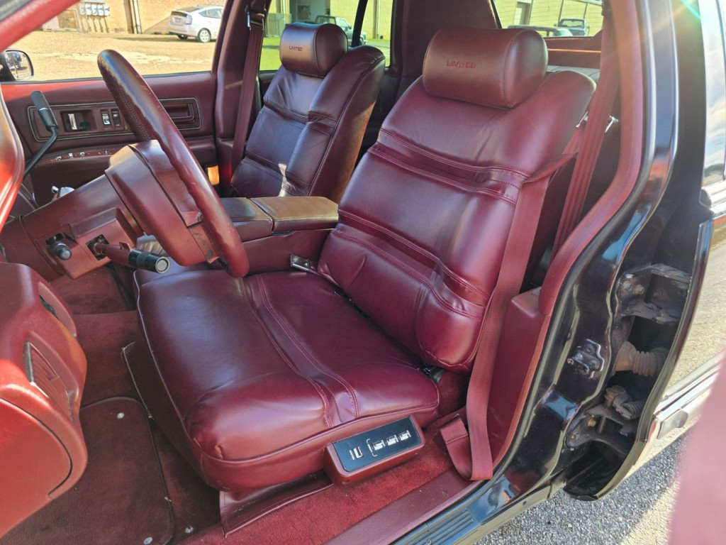 1992 Buick Roadmaster Image 29