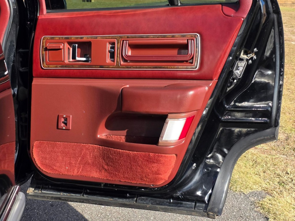 1992 Buick Roadmaster Image 43