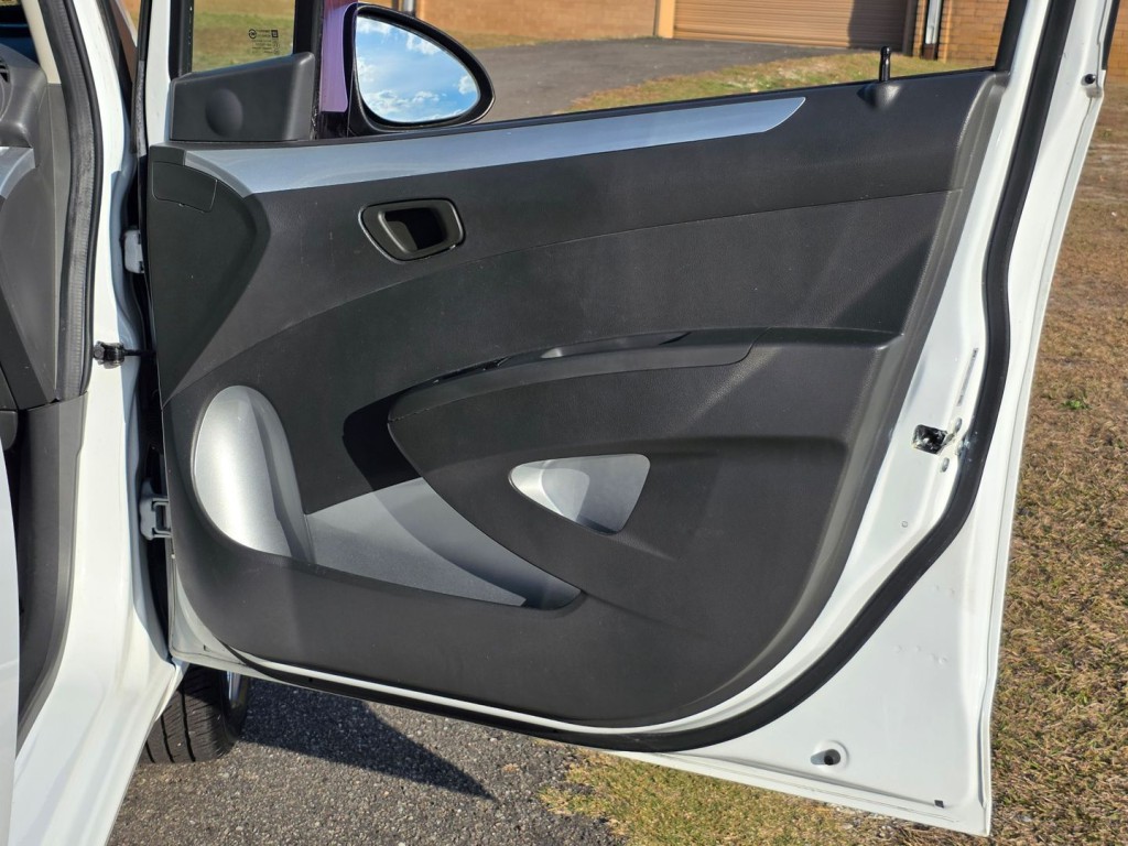 2013 Chevrolet Spark Image 32