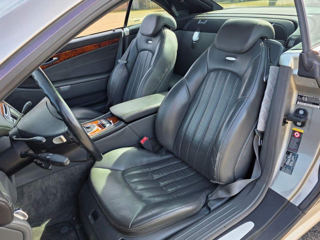 2003 Mercedes-Benz SL-Class Image 17