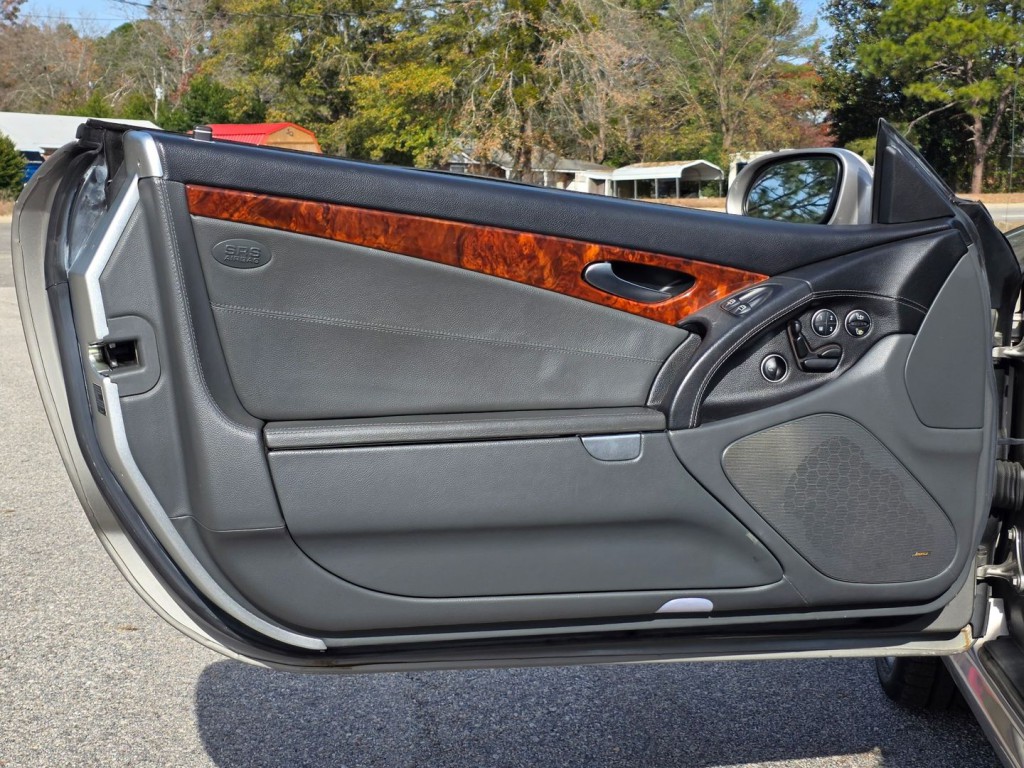 2003 Mercedes-Benz SL-Class Image 40