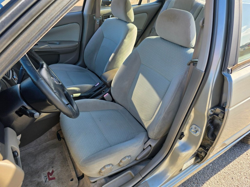 2002 Nissan Sentra Image 14