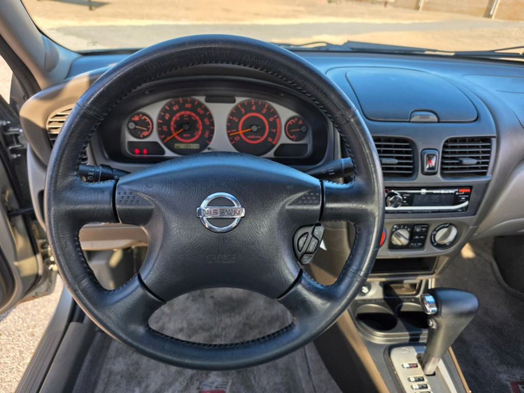 2002 Nissan Sentra Image 17