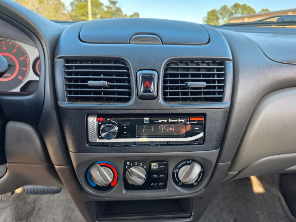 2002 Nissan Sentra Image 20