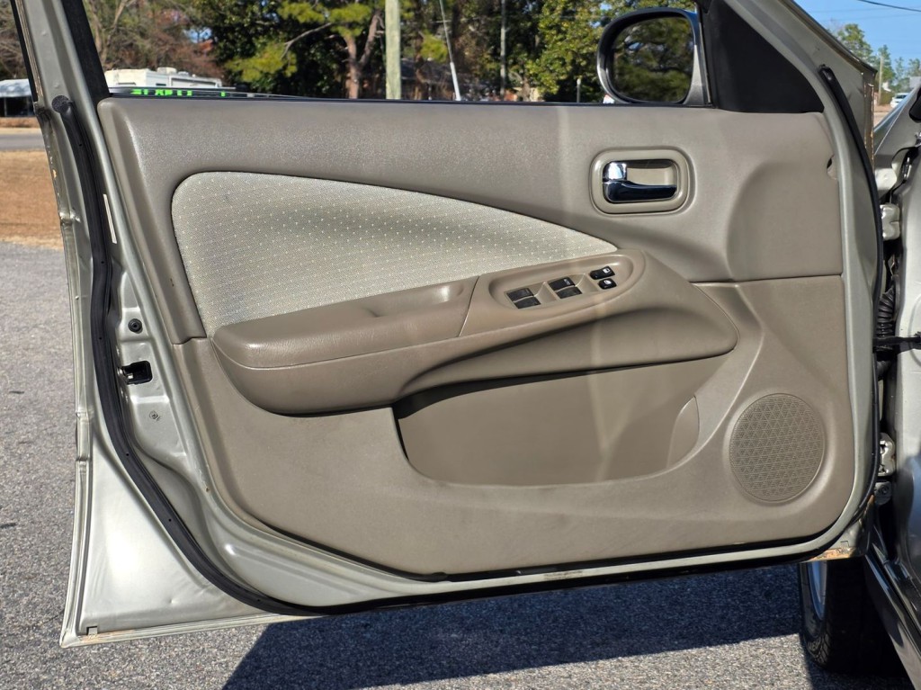 2002 Nissan Sentra Image 37