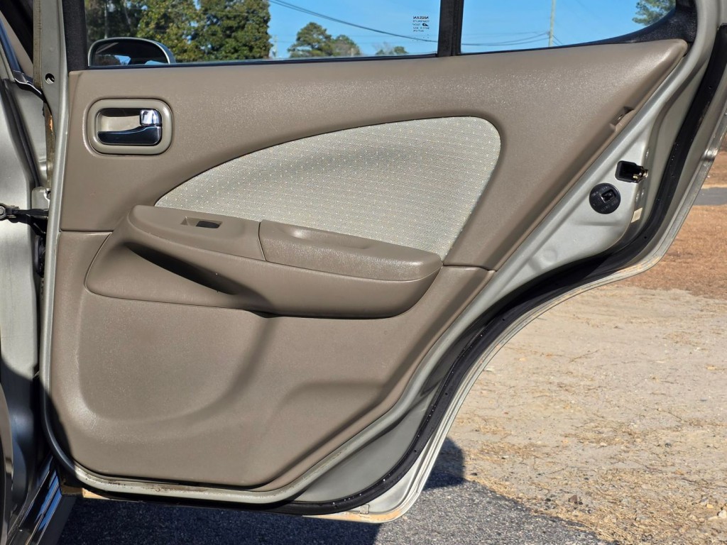 2002 Nissan Sentra Image 40