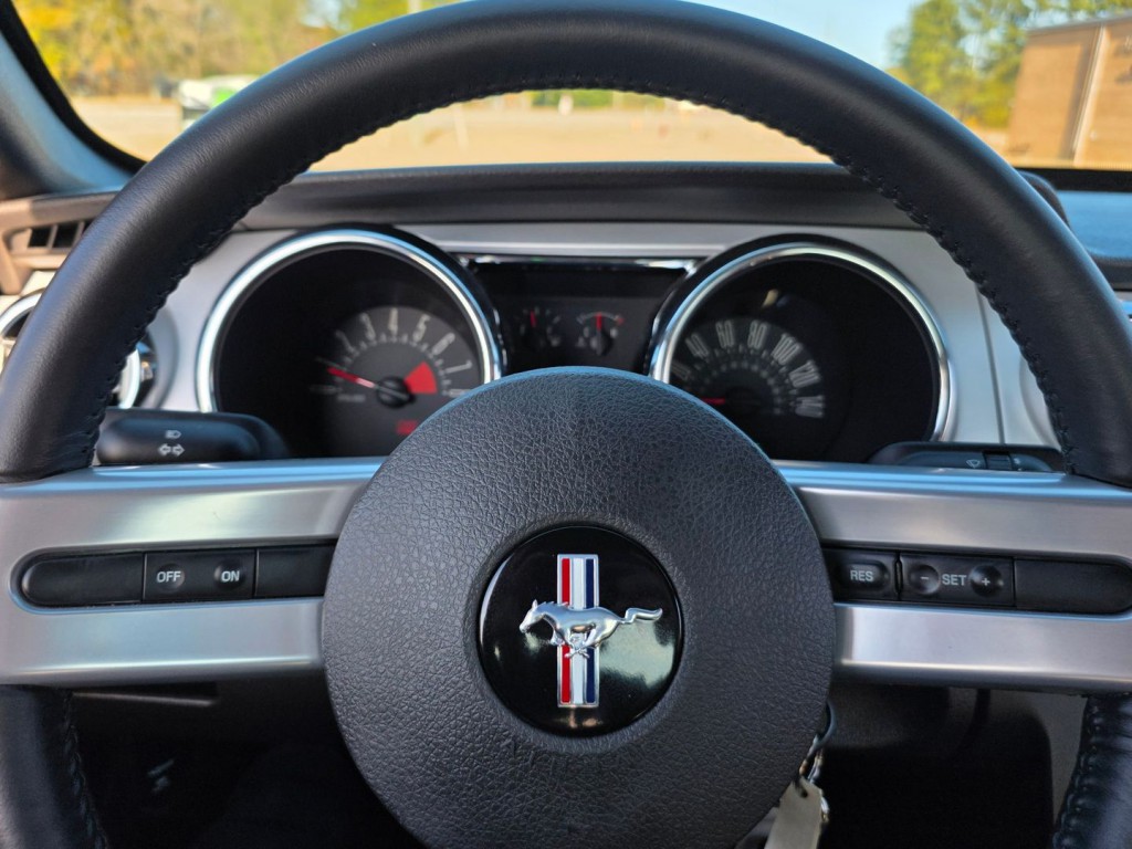 2006 Ford Mustang Image 18