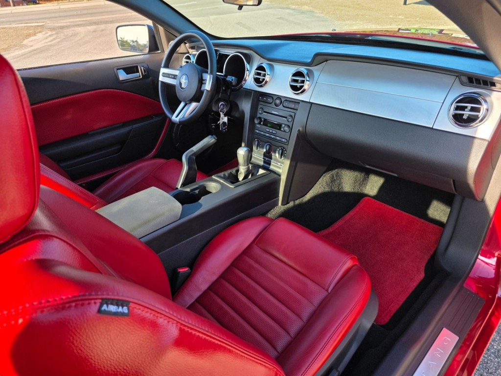 2006 Ford Mustang Image 32