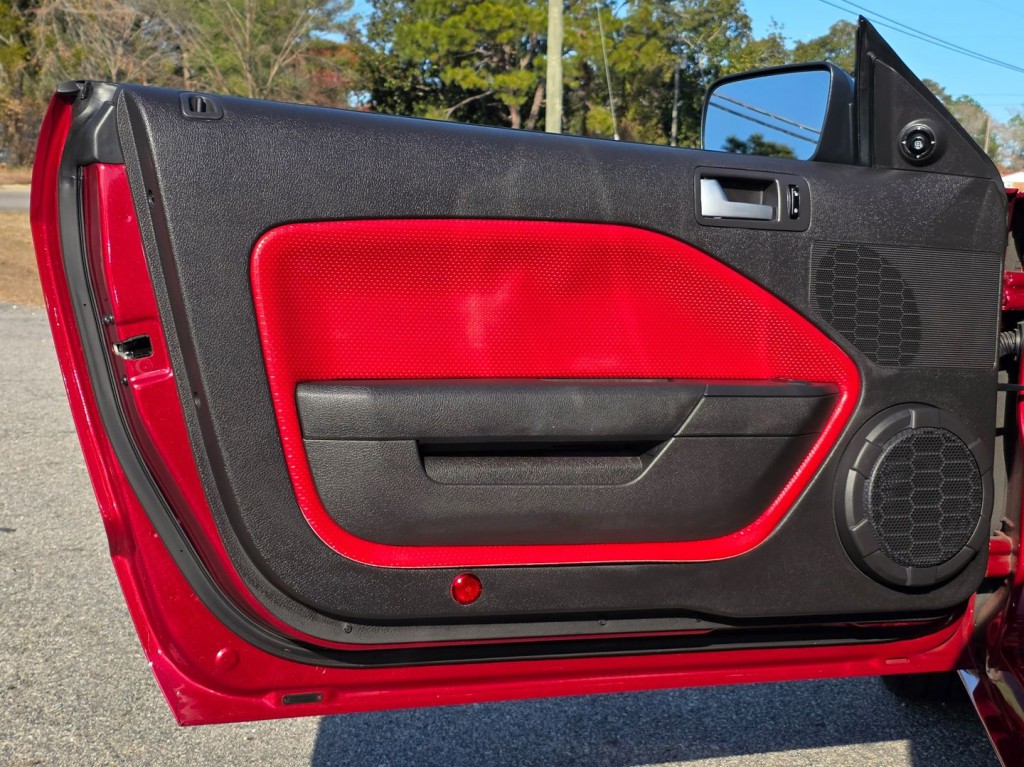 2006 Ford Mustang Image 38